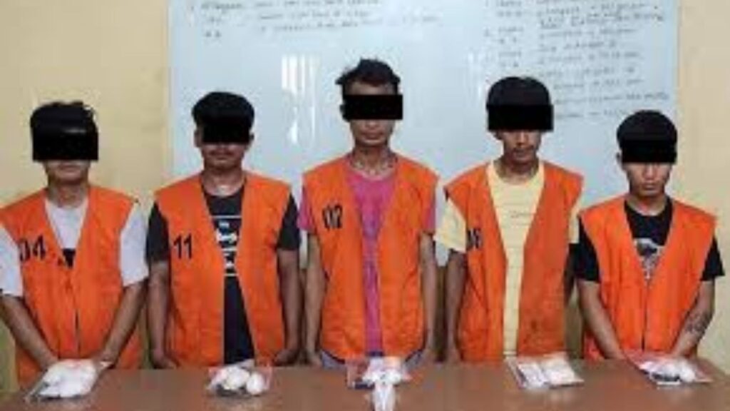 Demi Kelabui Petugas Bandara, 5 Pria Masukkan Sabu ke Anus